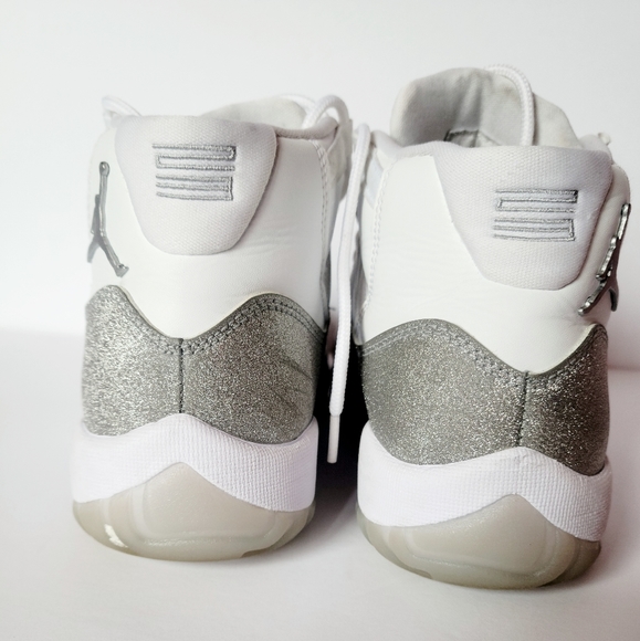 NIKE AIR JORDAN 11 VAST GREY - Picture 3 of 9